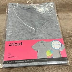 Cricut Gray V-Neck T-Shirt